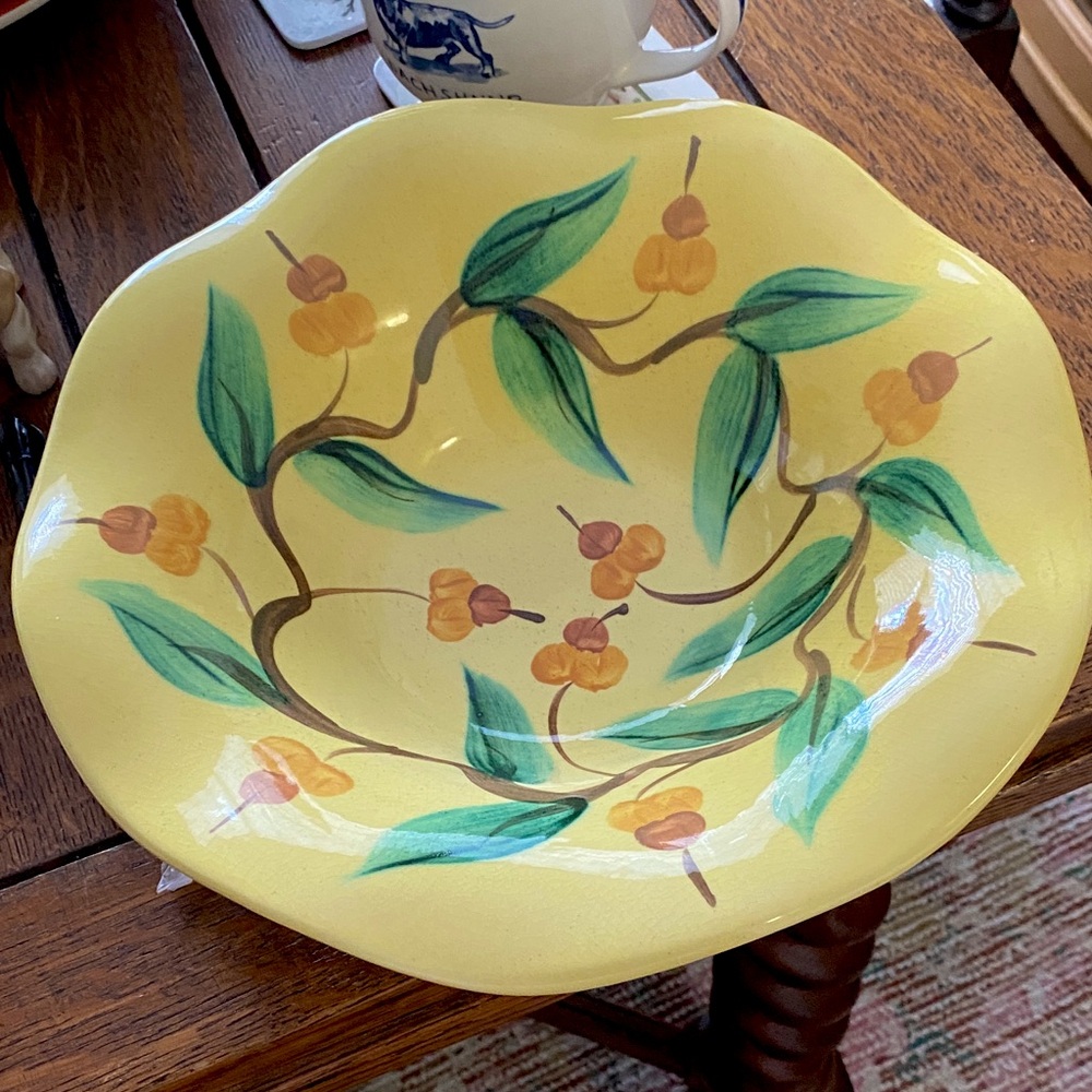 Gail Pittman HAND Signed Yellow Flutter Serving Bowl, Acorns& Leaves-Sienna EC